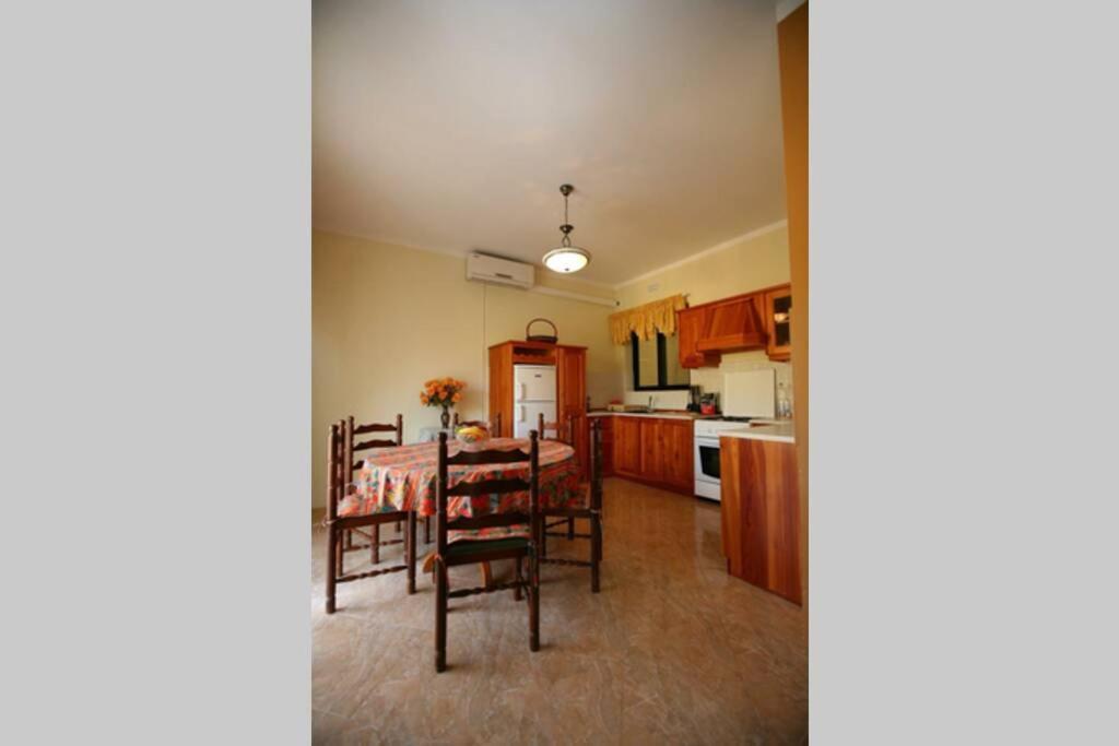 Spacious Apartment In Marsalforn, Gozo Eksteriør bilde